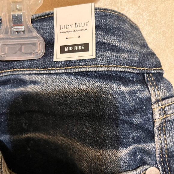 Judy Blues Medium Wash Mid Rise Cuffed Destroyed Boyfriend Jeans - Picture 4 of 5